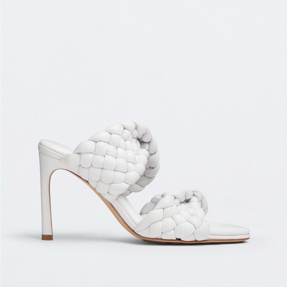 BOTTEGA VENETA 
Nappa Twisted Padded Intrecciato Curve Heels Optic White 40 - Picture 1 of 7